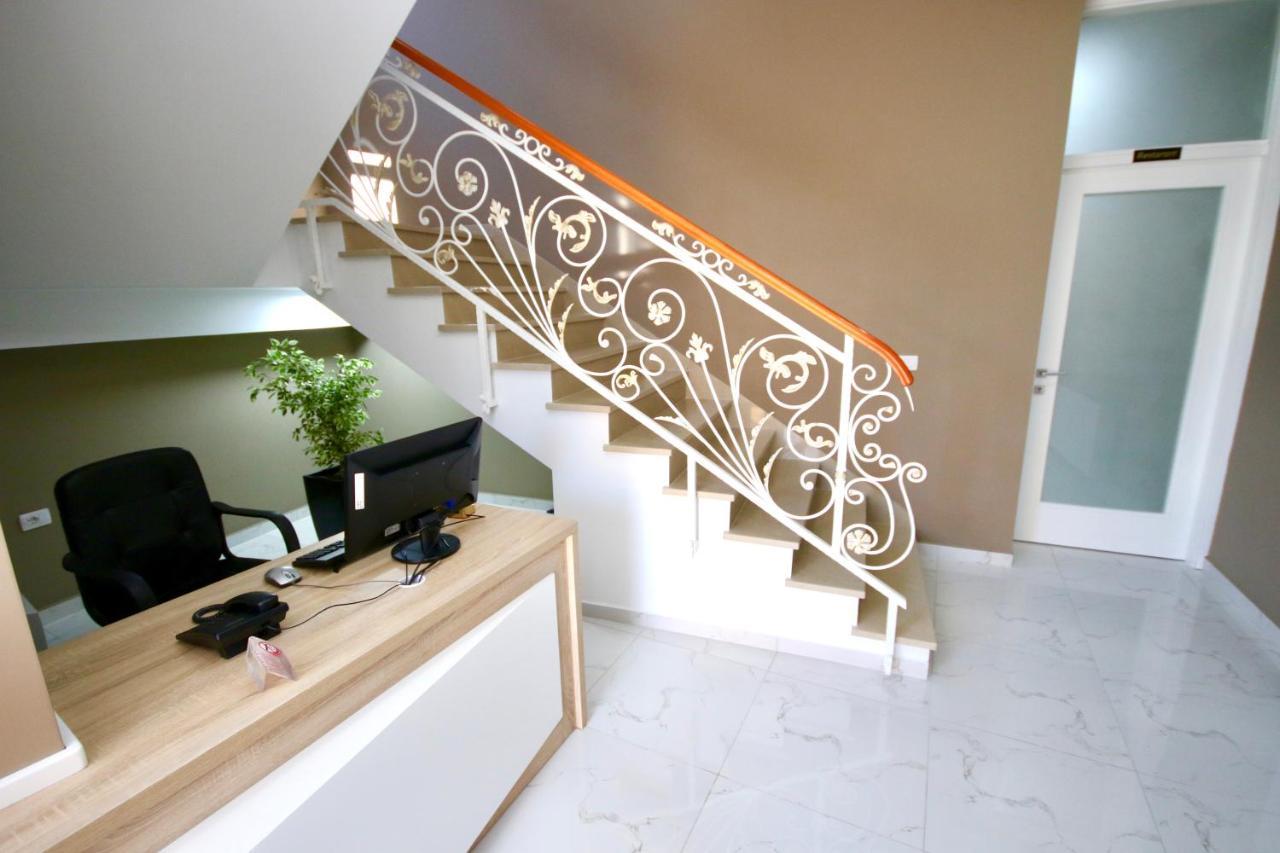 Eljos Hotel Fushe-Kruje Екстериор снимка