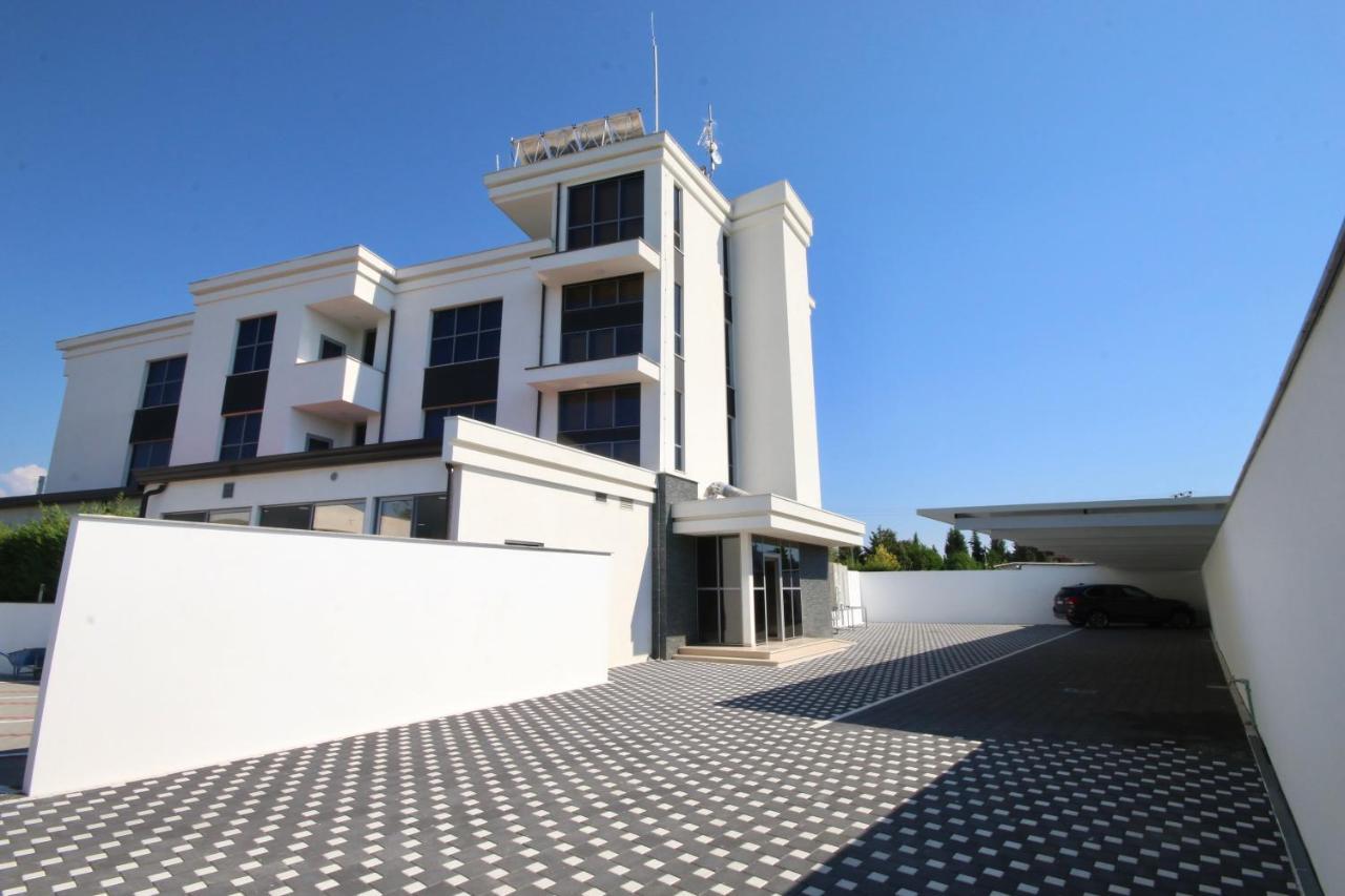 Eljos Hotel Fushe-Kruje Екстериор снимка